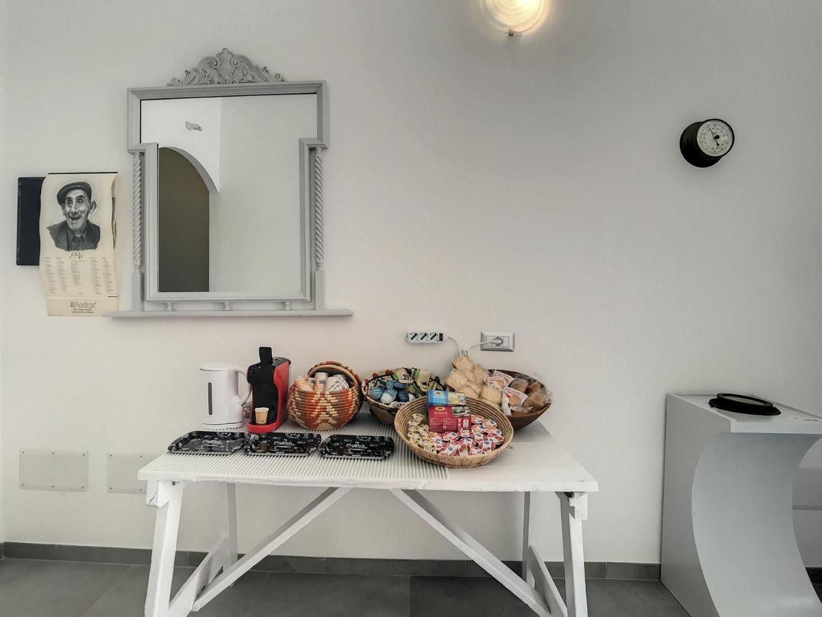 Il Bed And Breakfast Al Centro Кастельсардо Екстер'єр фото