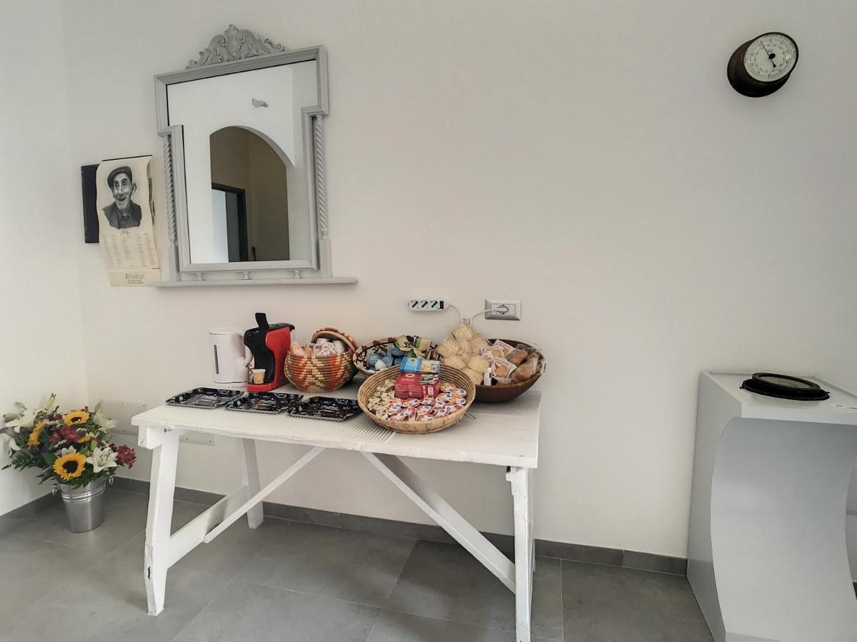 Il Bed And Breakfast Al Centro Кастельсардо Екстер'єр фото